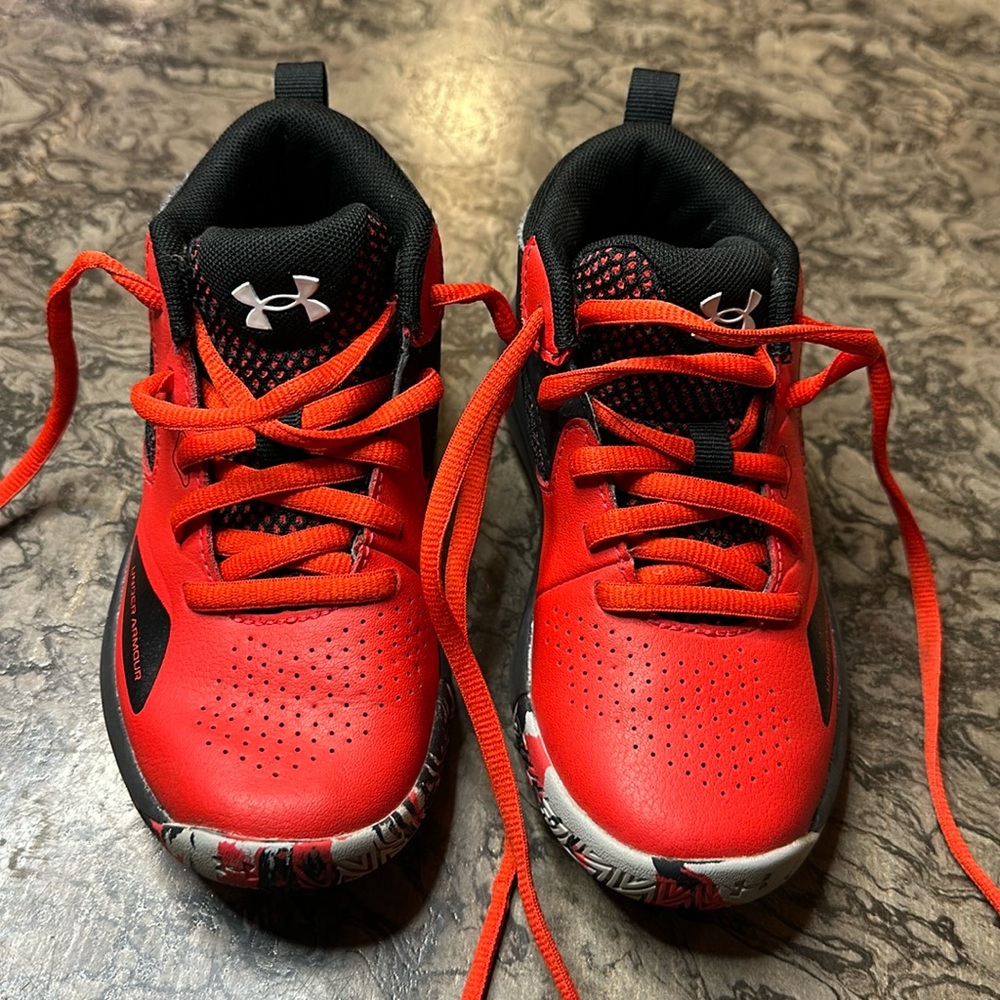 Size C11 Under Armor Tennis Shoes
